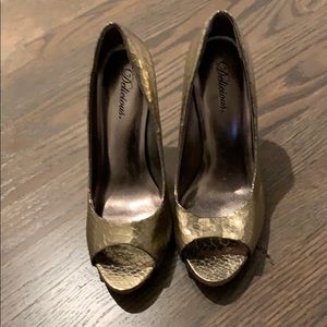 Champagne heels with open toe